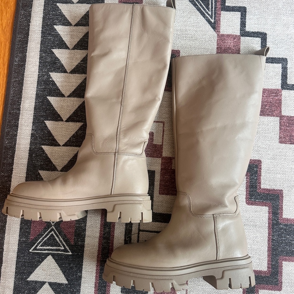 🦋H&M Tall Leather Lug Sole Boots Bloggers Fav Beige Sz 9🦋
